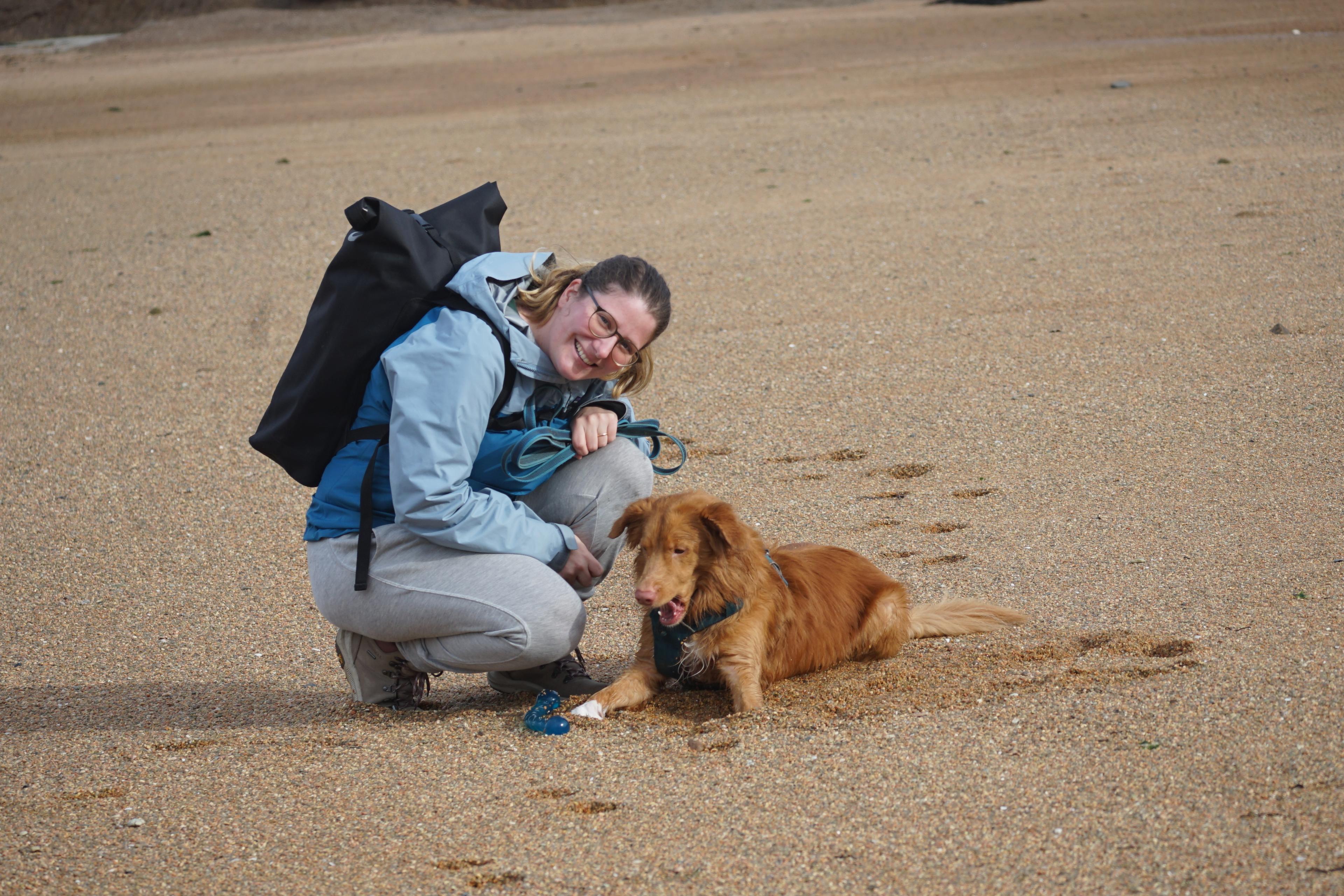 Marisa und Hund im Sommer